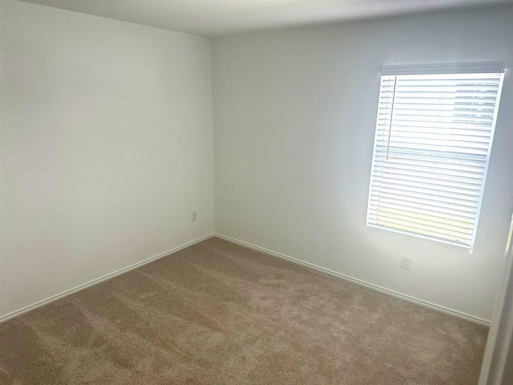 3420 Flicker Ln - Photo 7 of 30