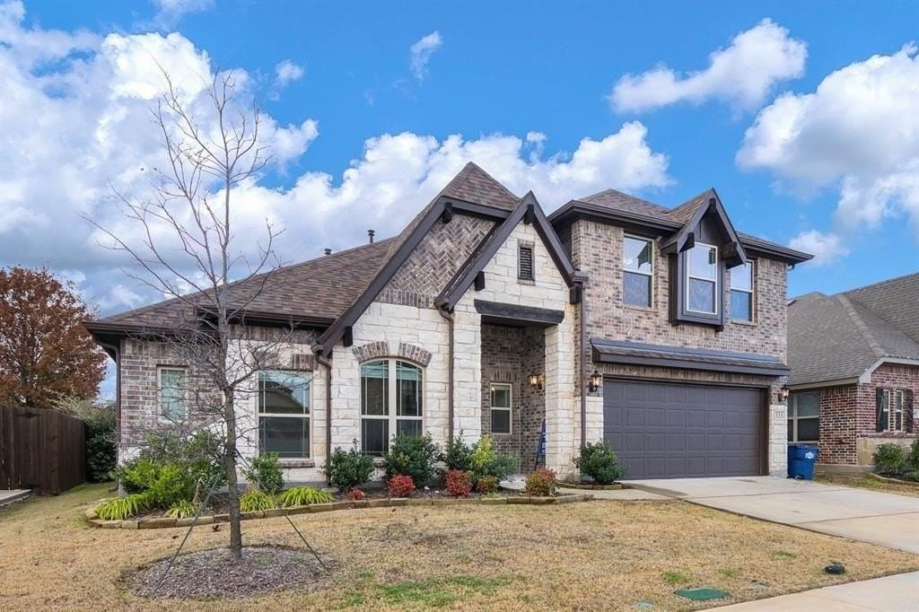 335 Bluewood Dr - Photo 4 of 40