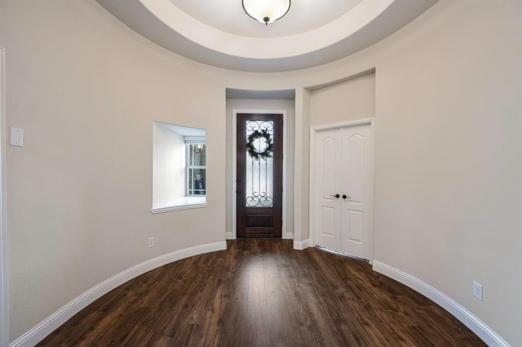 335 Bluewood Dr - Photo 6 of 40