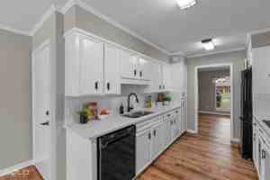 featured image of 425 N Dresden Cir