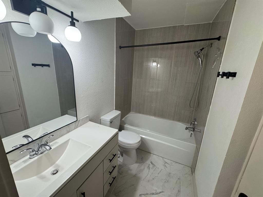 7300 Comanche Trl #4 - Photo 6 of 11