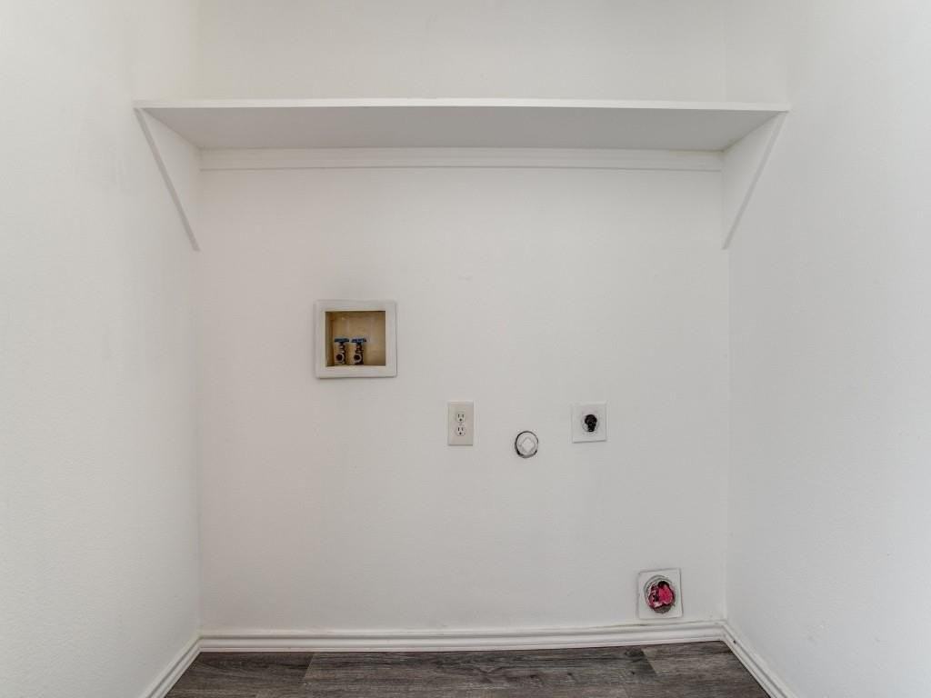 571 Majestic Park Ln - Photo 3 of 12