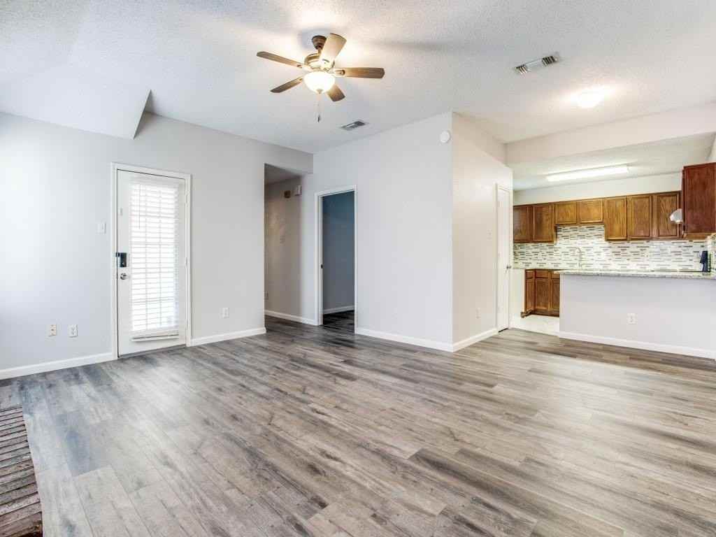 571 Majestic Park Ln - Photo 4 of 12