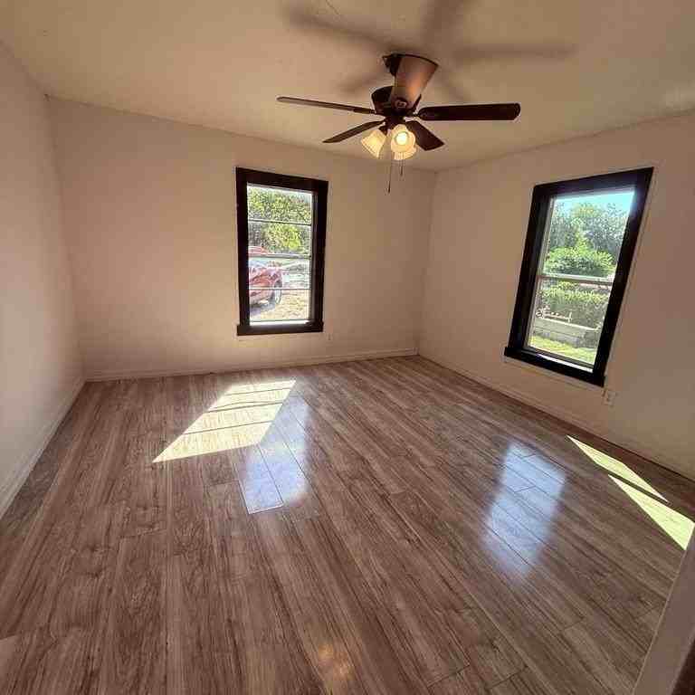 309 W Hull St - Photo 5 of 8