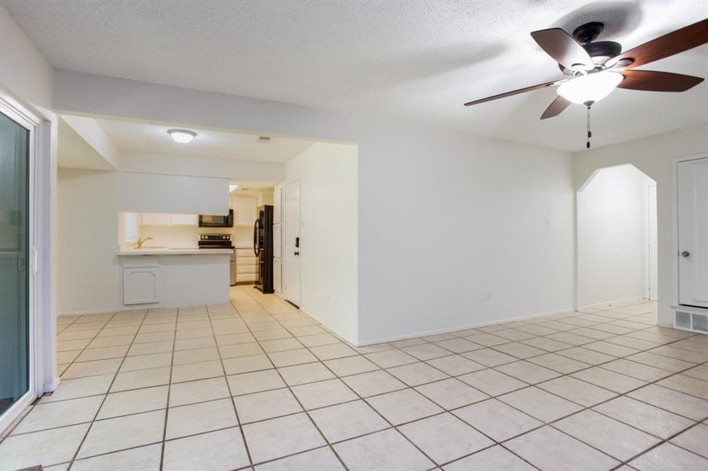 6401 Dorchester Trl - Photo 3 of 12