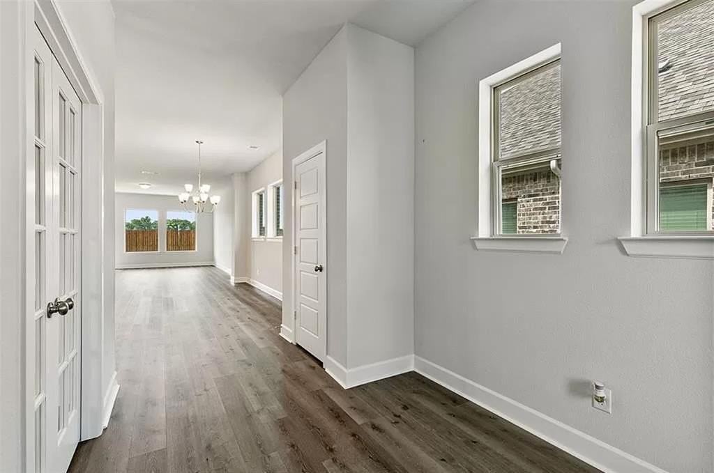 1889 Arbor Dr - Photo 6 of 37