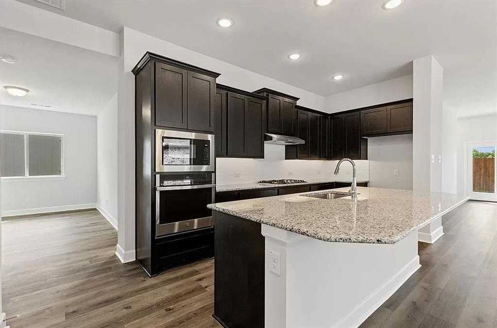 1889 Arbor Dr - Photo 7 of 37