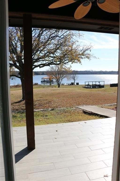 2858 Waters Edge - Photo 6 of 34