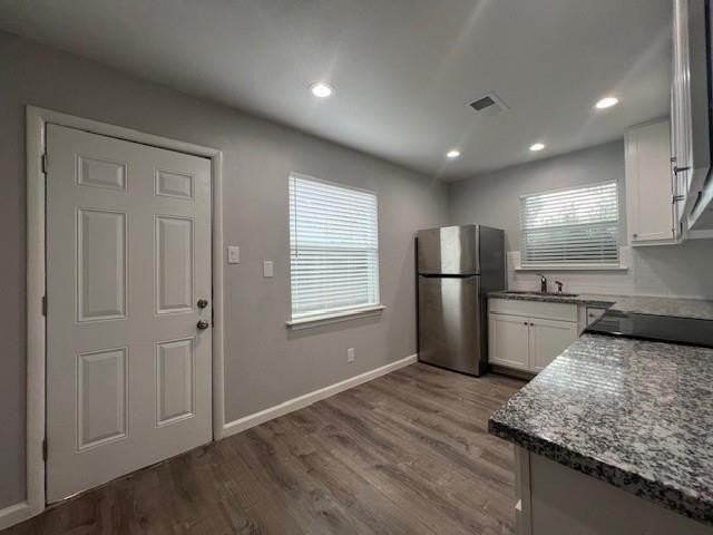 304 Oak St - Photo 2 of 20