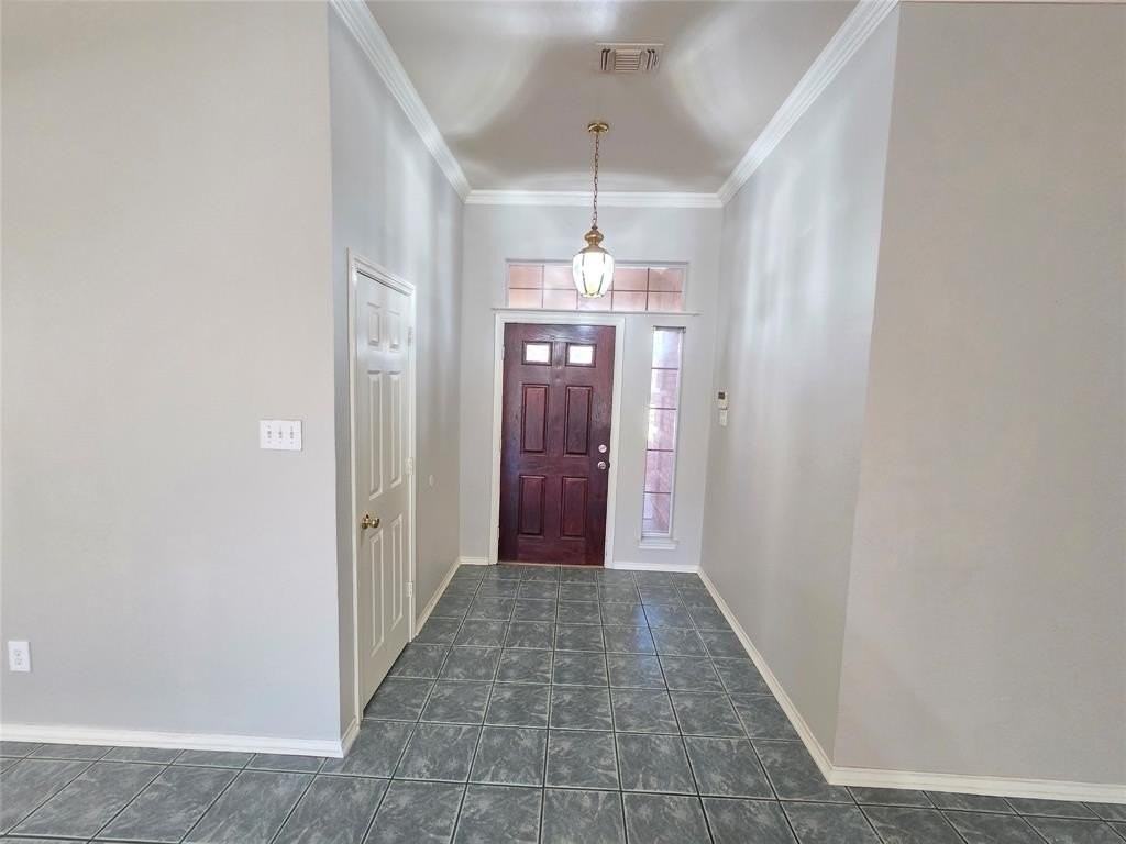 2308 Welch Pl - Photo 5 of 40