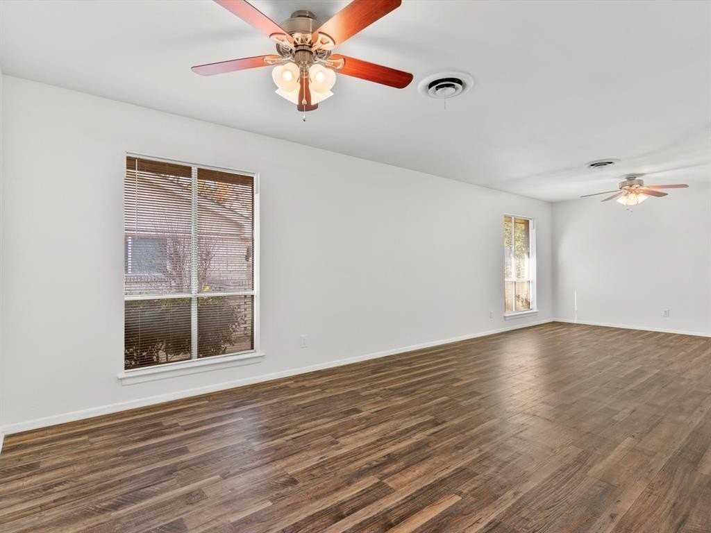 4806 South Dr - Photo 7 of 30