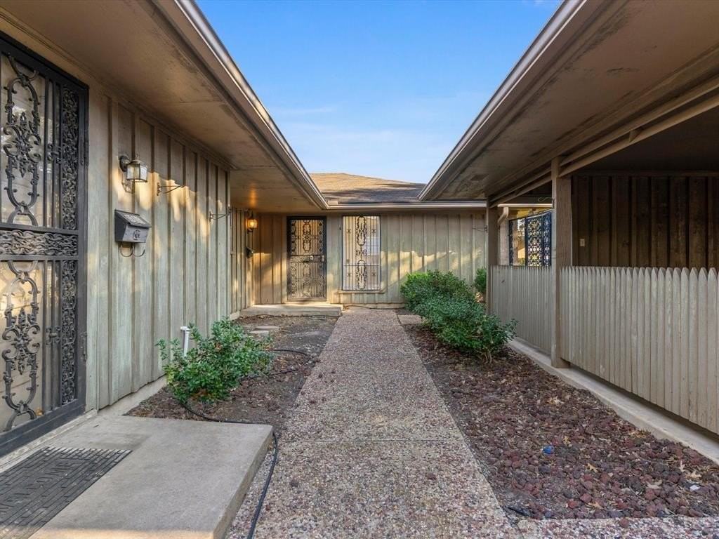 4804 South Dr - Photo 4 of 23