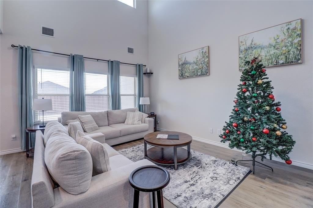 7404 Seton Pl - Photo 5 of 29