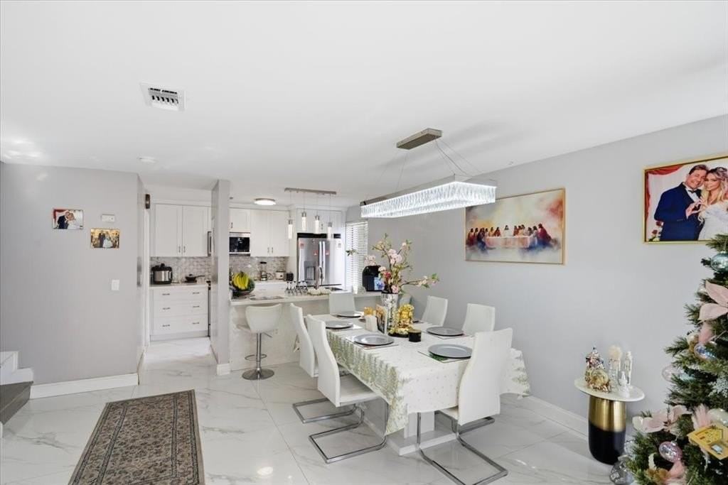 4260 Nw 114th Ter - Photo 5 of 29