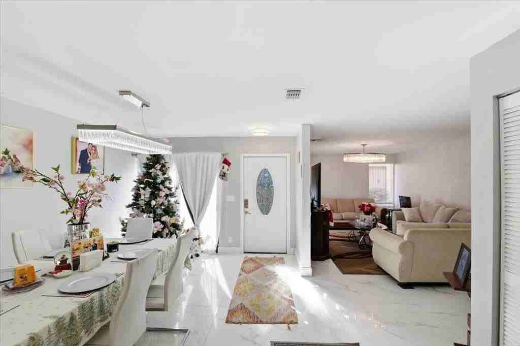 4260 Nw 114th Ter - Photo 3 of 29