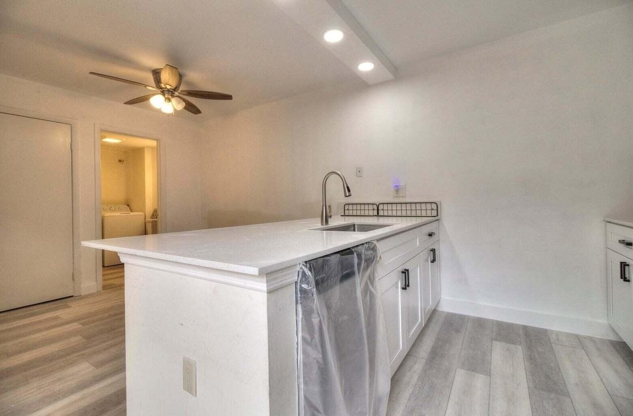 593 Green Springs Pl - Photo 3 of 17