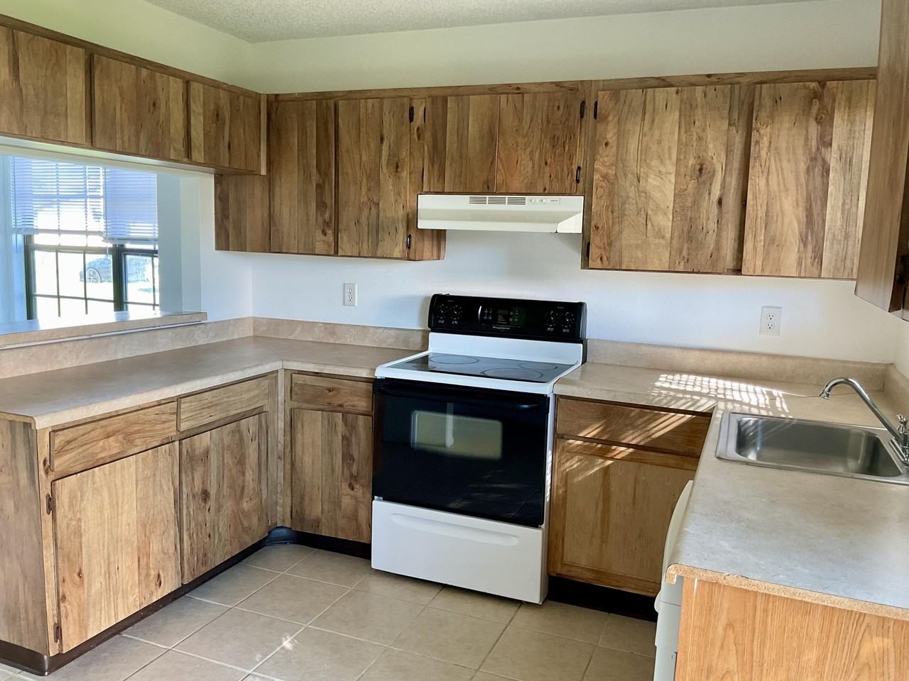 680 Sw Veronica Ave - Photo 4 of 11