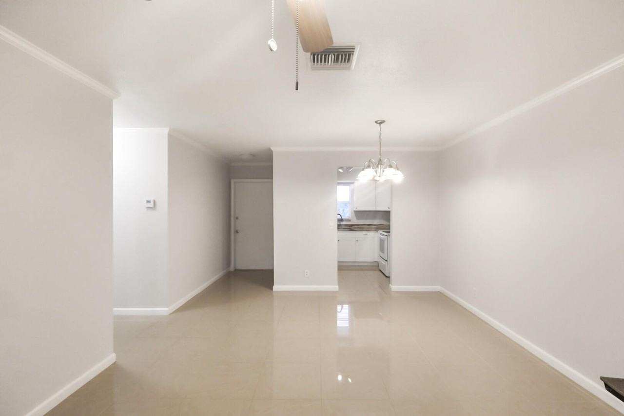 4808 Cresthaven Blvd #E - Photo 2 of 7