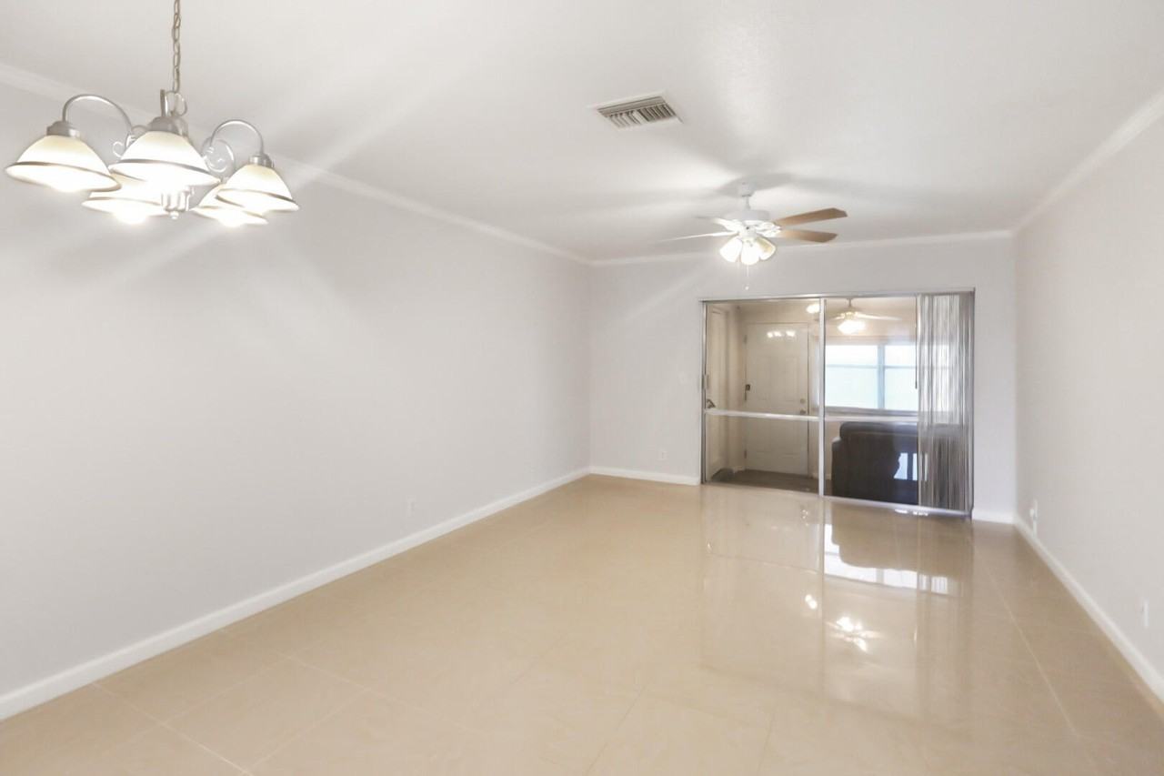 4808 Cresthaven Blvd #E - Photo 3 of 7