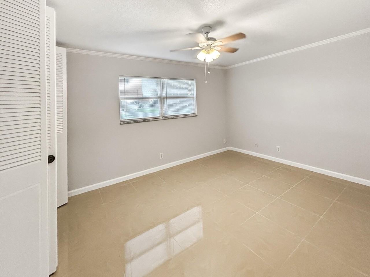 4808 Cresthaven Blvd #E - Photo 5 of 7