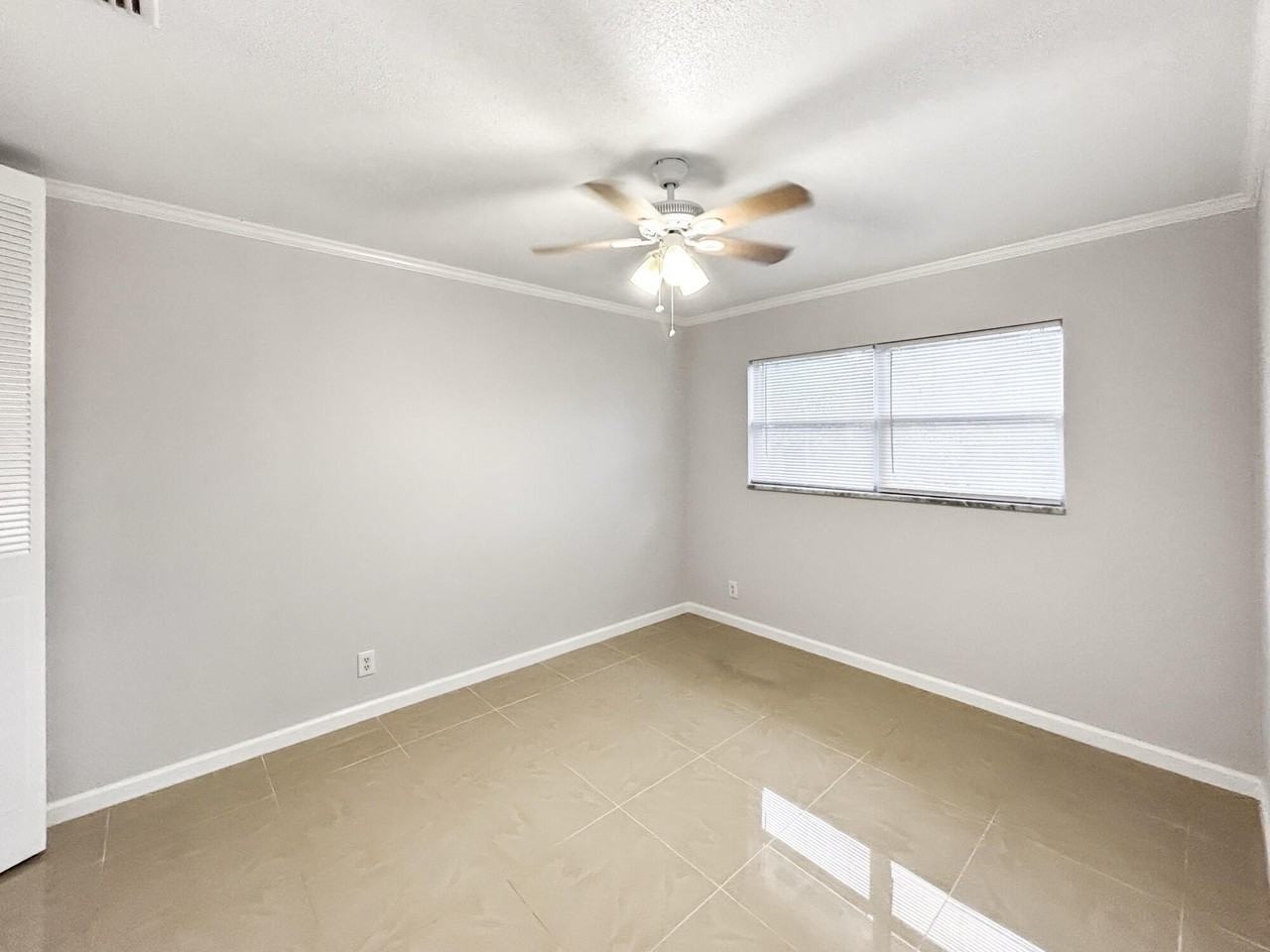 4808 Cresthaven Blvd #E - Photo 6 of 7