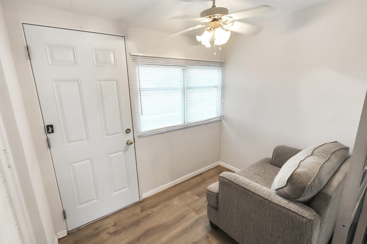 4808 Cresthaven Blvd #E - Photo 7 of 7