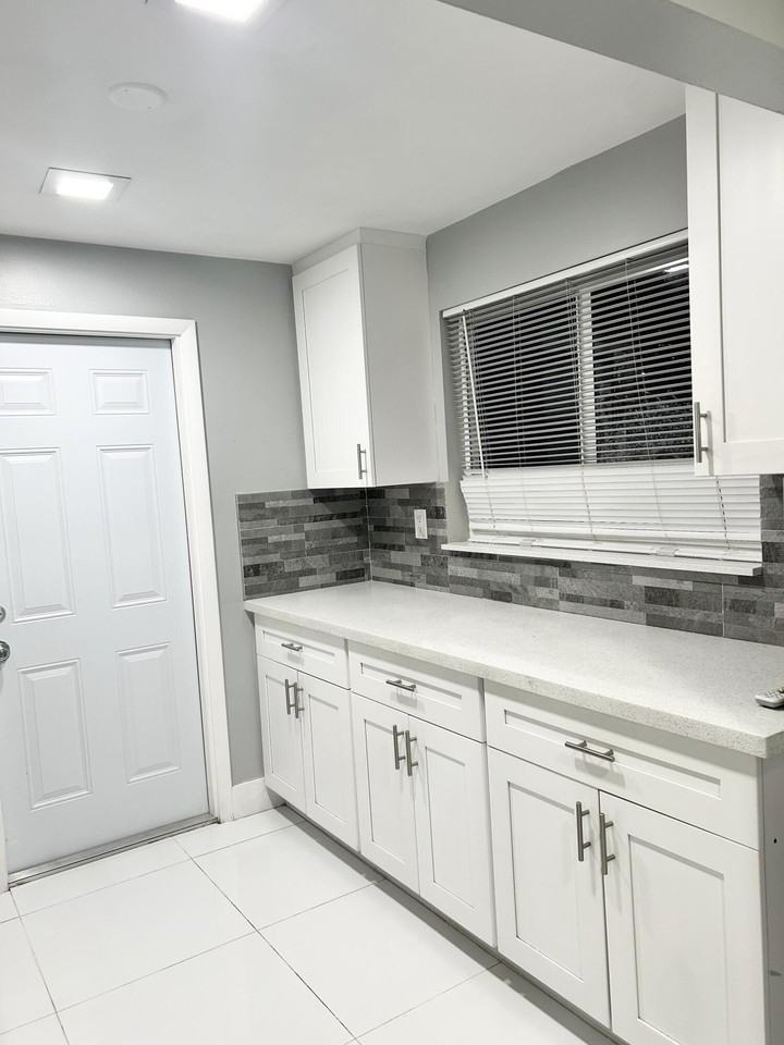 721 Ne 6th St #C - Photo 4 of 9