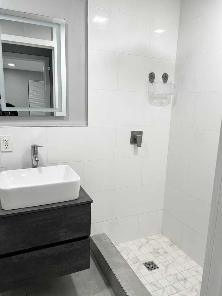 721 Ne 6th St #C - Photo 5 of 9