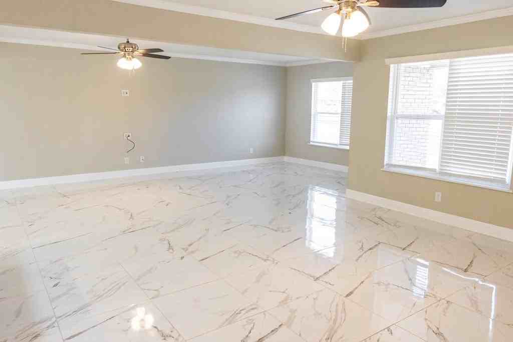 2779 Notre Dame Ave - Photo 7 of 21