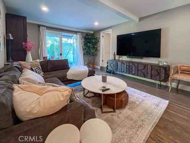 4424 Ethel Ave - Photo 6 of 8