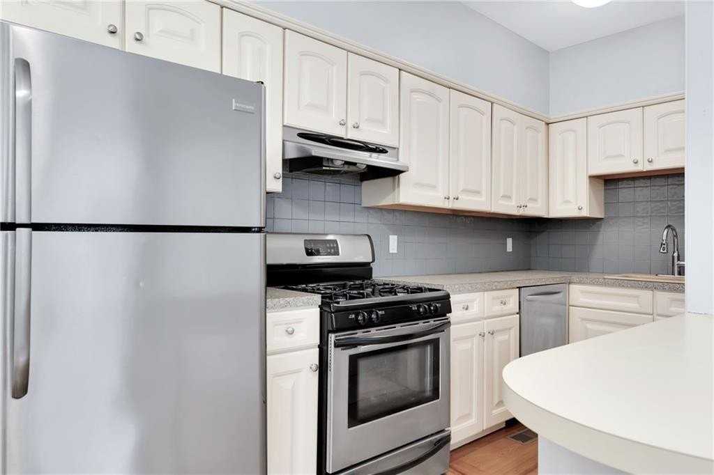 72 Courtland St Apt 1 #1 - Photo 2 of 7
