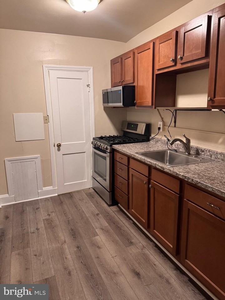 4041 Wilkens Ave Unit B #B - Photo 3 of 7