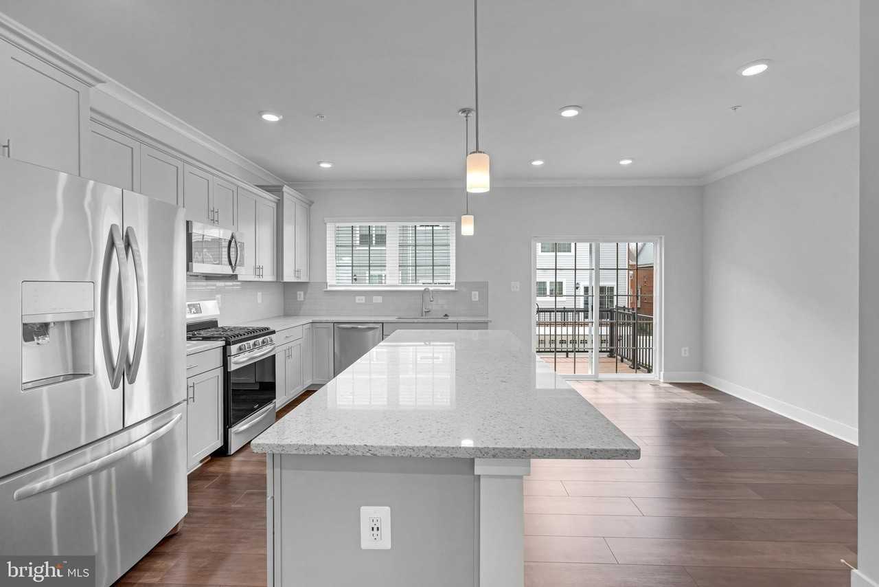 8039 Blue Stream Dr - Photo 4 of 29