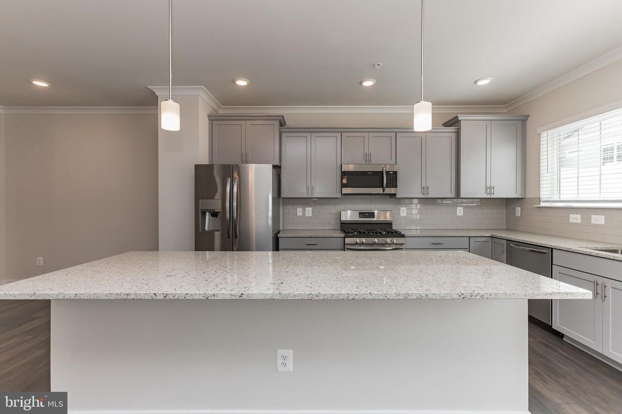 8039 Blue Stream Dr - Photo 5 of 29