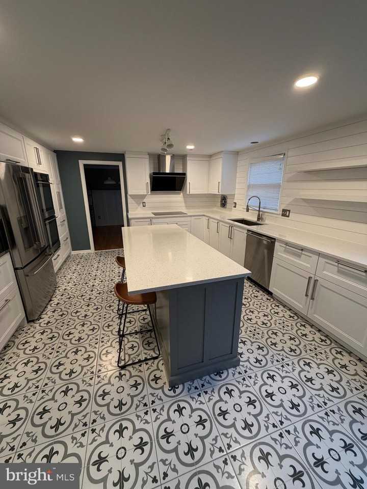 7000 Old Cabin Ln - Photo 3 of 27