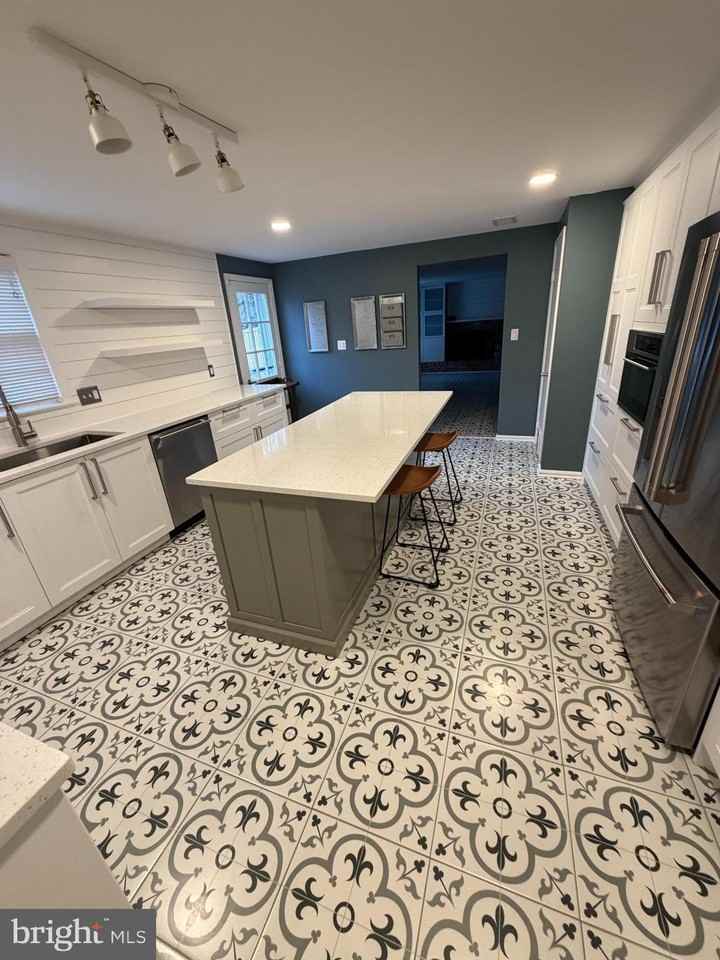 7000 Old Cabin Ln - Photo 4 of 27