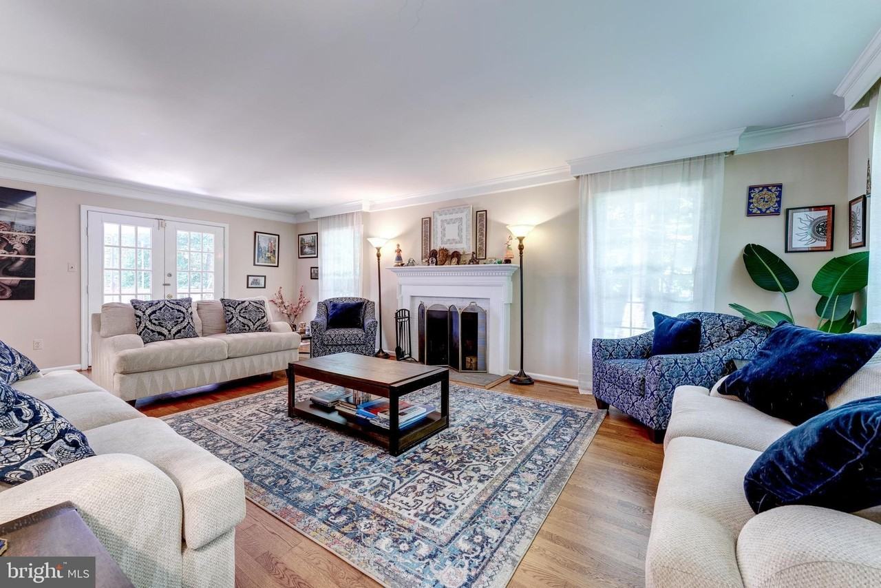 10108 Donegal Ct - Photo 2 of 50