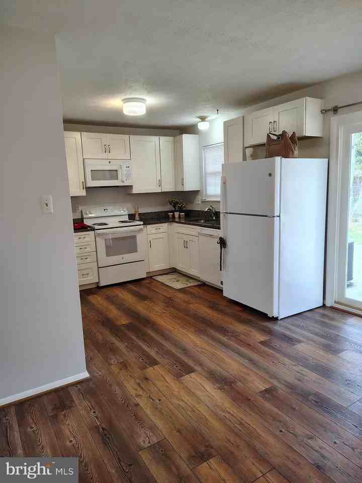 10704 Wyld Dr - Photo 4 of 8