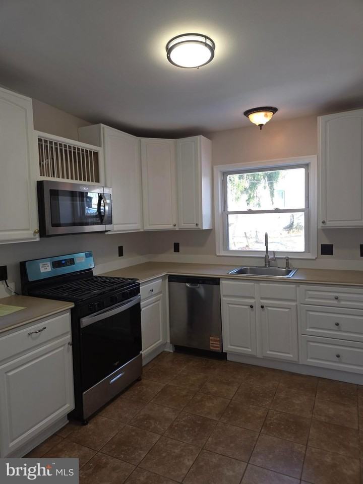 139 S 4th Ave - Photo 4 of 14