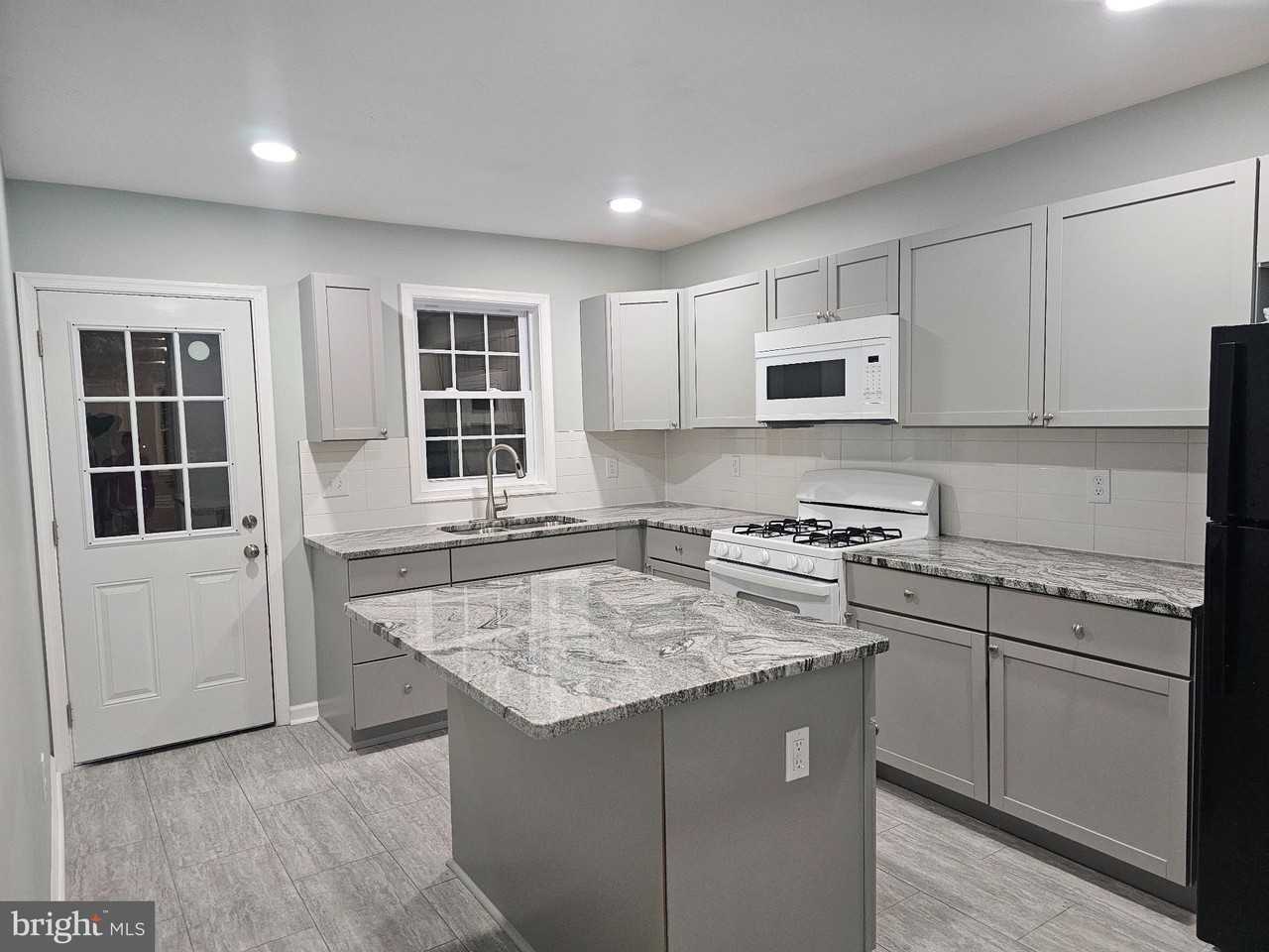 782 Baltimore St ## 2 - Photo 4 of 12