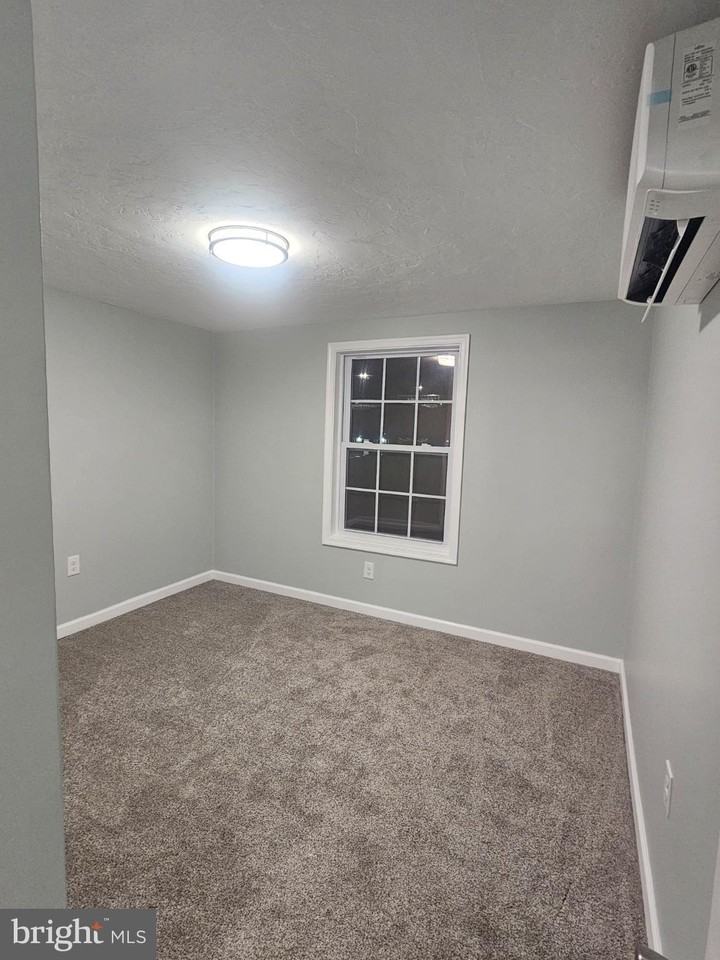 782 Baltimore St ## 2 - Photo 6 of 12