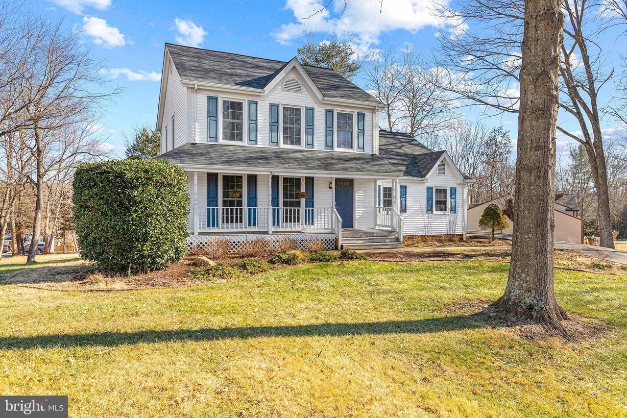 7329 Fleetwood Ct - Photo 3 of 50