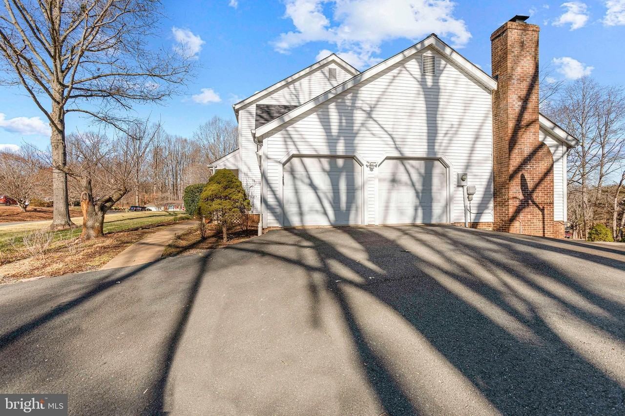 7329 Fleetwood Ct - Photo 4 of 50