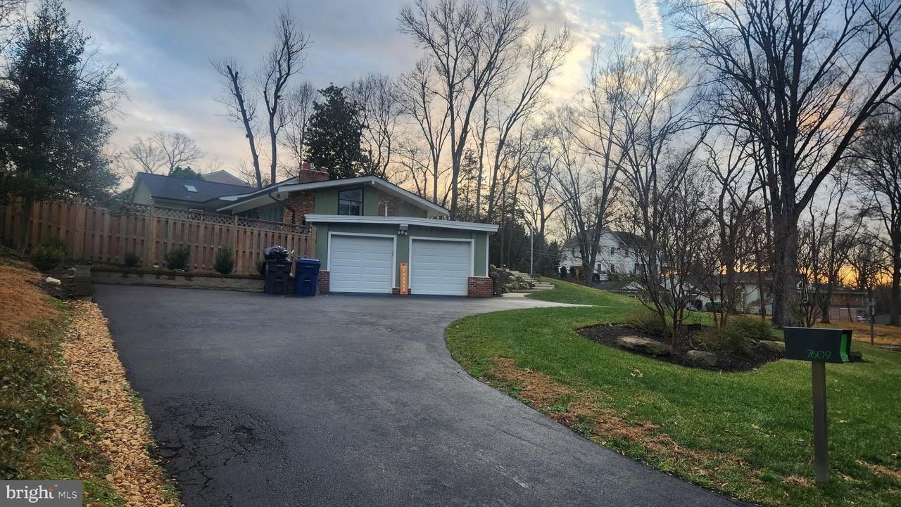 7609 Woodridge Cir - Photo 2 of 43