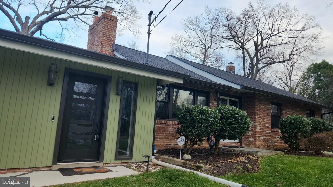 7609 Woodridge Cir - Photo 7 of 43