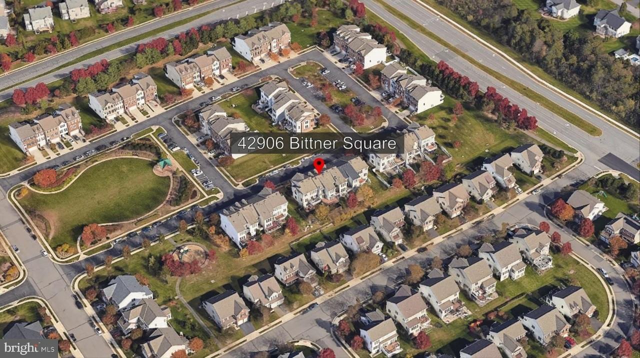 42906 Bittner Sq - Photo 2 of 31