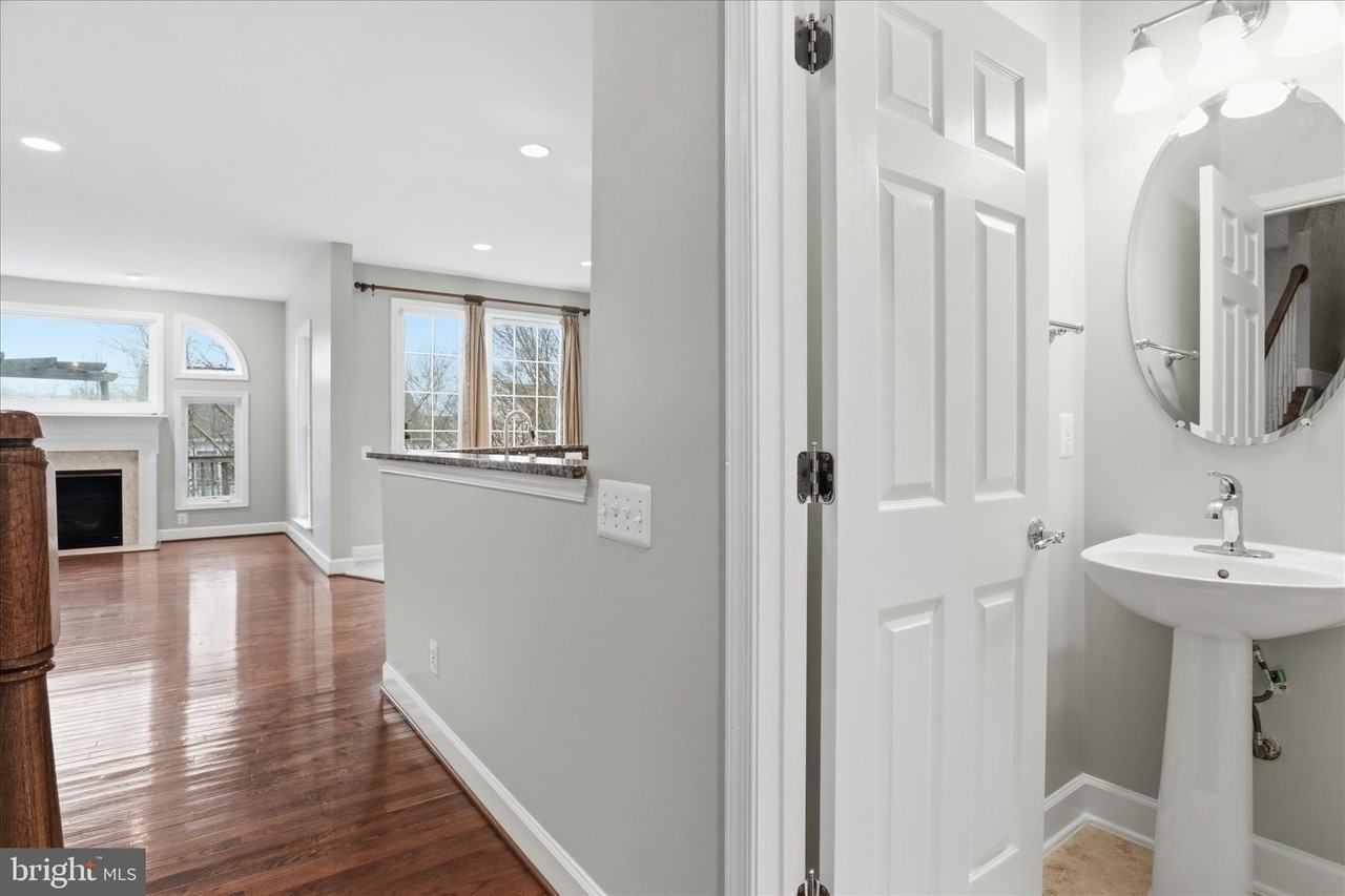 42906 Bittner Sq - Photo 7 of 31