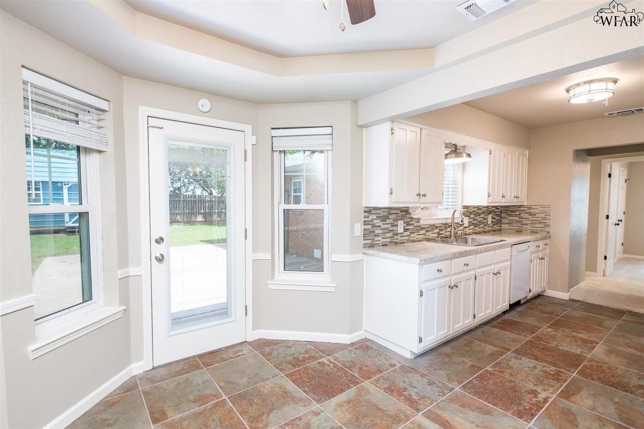 6000 Laci Ln - Photo 6 of 21