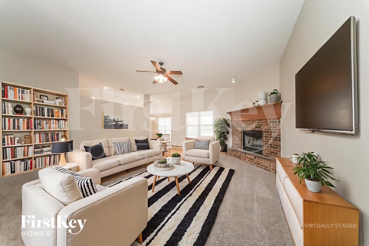 1501 Meadow Run Dr - Photo 4 of 19