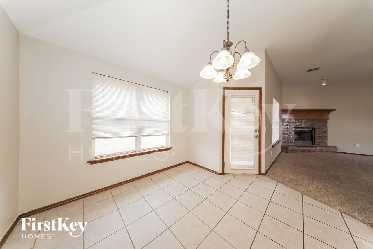 1501 Meadow Run Dr - Photo 6 of 19